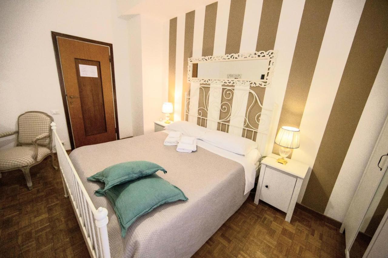B&B Happiness - City Center Верона Экстерьер фото