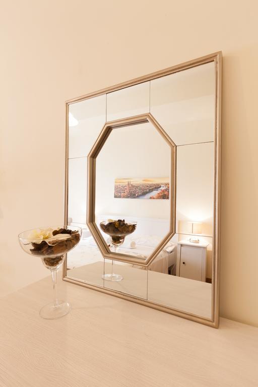 B&B Happiness - City Center Верона Экстерьер фото