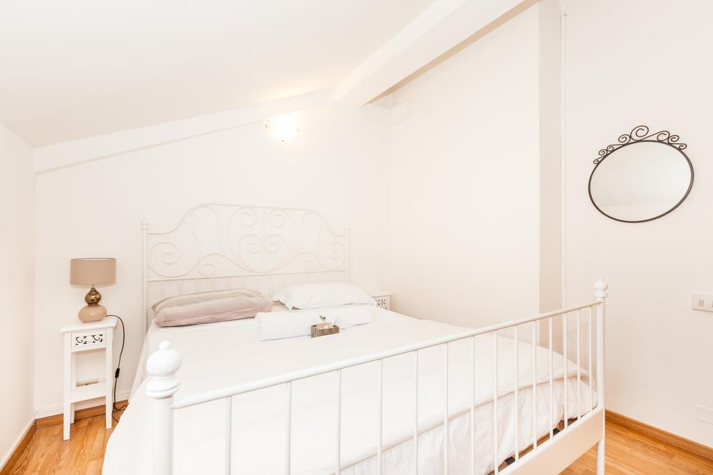 B&B Happiness - City Center Верона Экстерьер фото