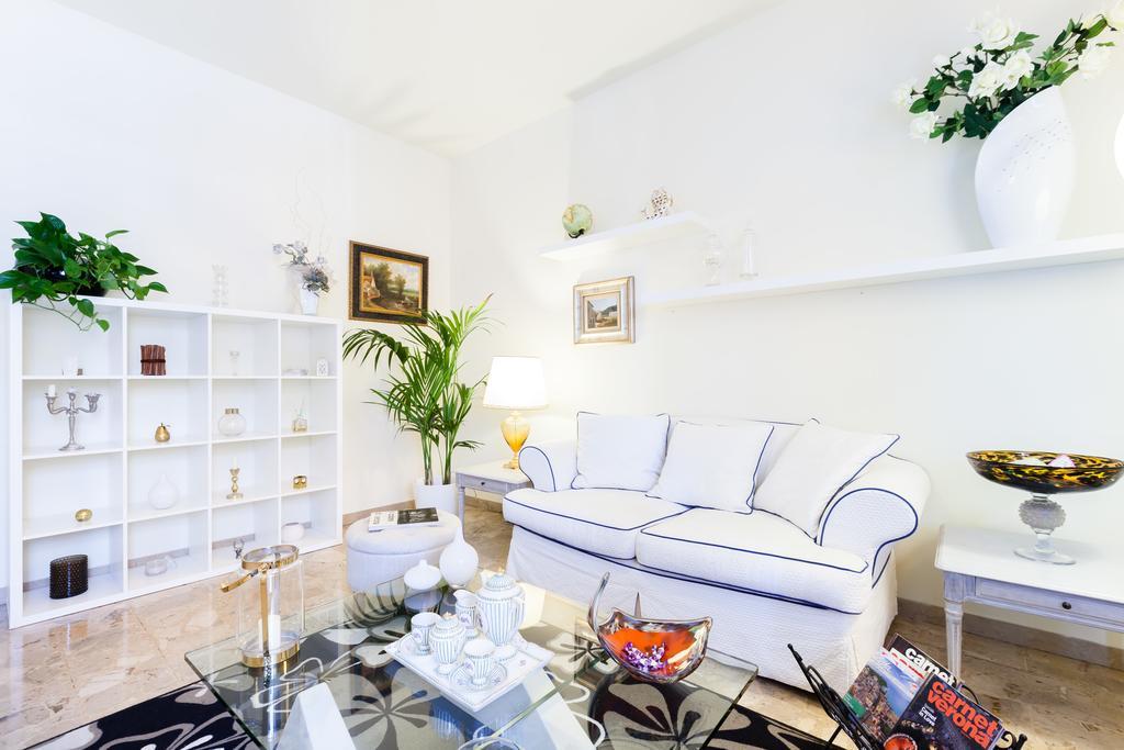 B&B Happiness - City Center Верона Экстерьер фото